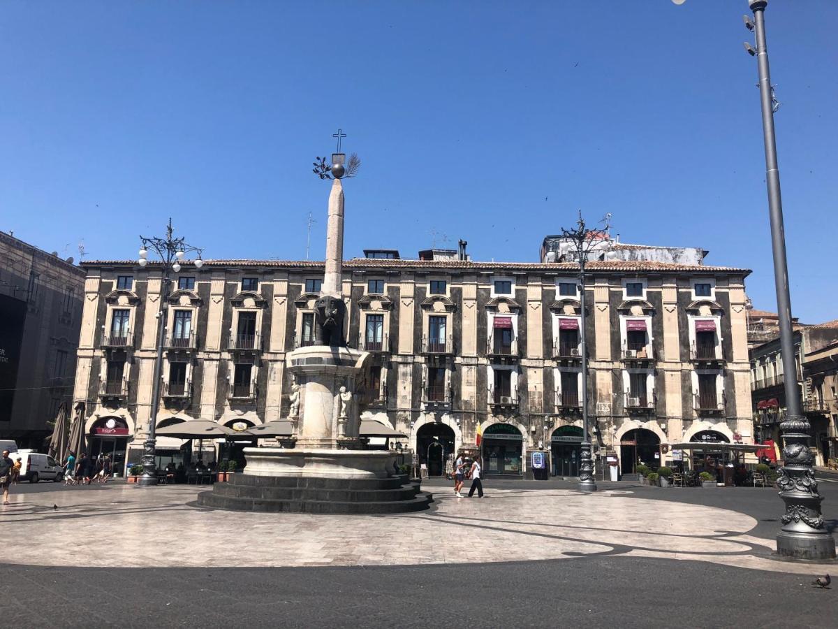 La Finestra Sul Duomo Apartment Catania Luaran gambar